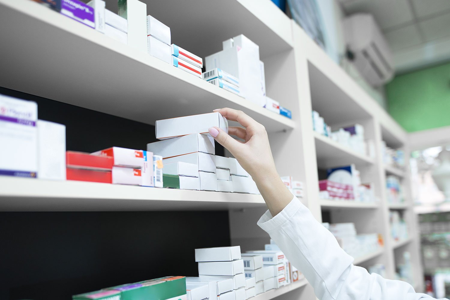 closeup-view-of-pharmacist-hand